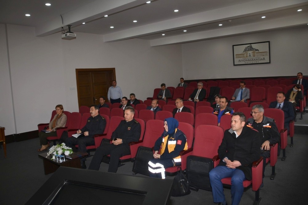 Vali Tutulmaz başkanlığında Korona virüs tedbirler değerlendirildi 