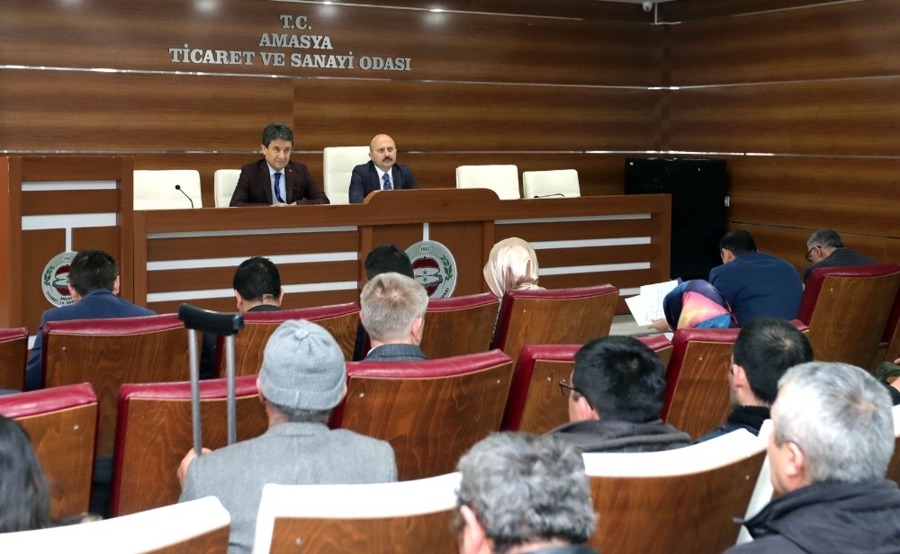 Vali Varol, halk günü toplantısında vatandaşların sorunlarını dinledi 