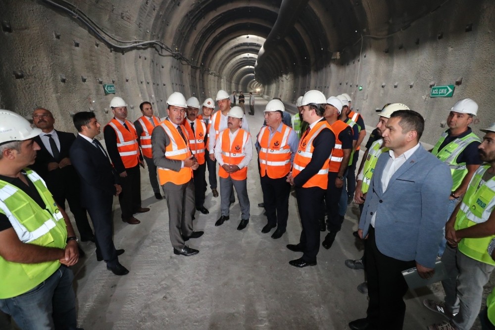 Vali Varol ve Milletvekilleri Karahocagil ile Çilez’den Badal Tüneli inşaatında inceleme 