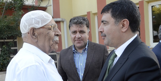 Vali Vasip Şahin'den bayram ziyaretleri