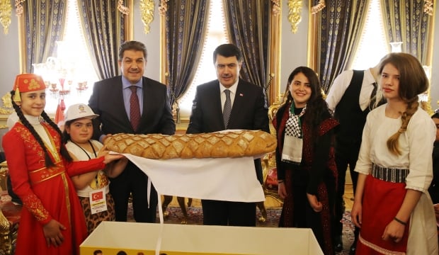 Vali Vasip Şahin'e barış ekmeği