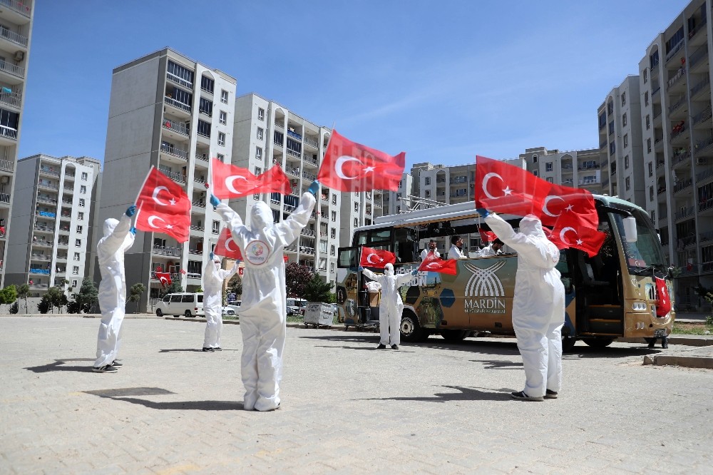 Vali Yaman’dan 19 Mayıs doğumlu gençlere doğum günü sürprizi 