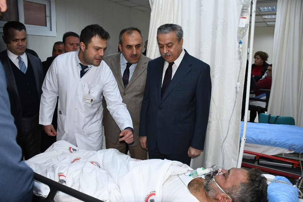 Vali yaralıları ziyaret etti 