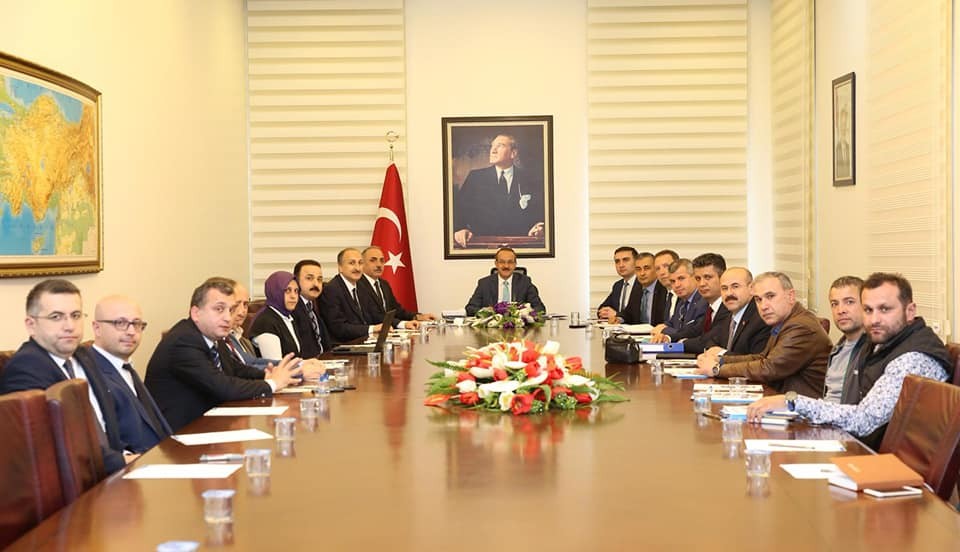 Vali Yavuz: “Bazı kurum müdürlerimizin iş adamlarımızla temaslarının olmadığını müşahede ettik” 