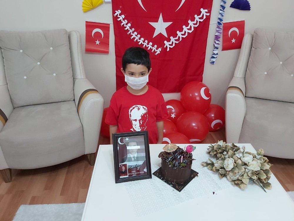 Vali Yavuz’dan çocuklara 23 Nisan sürprizi 