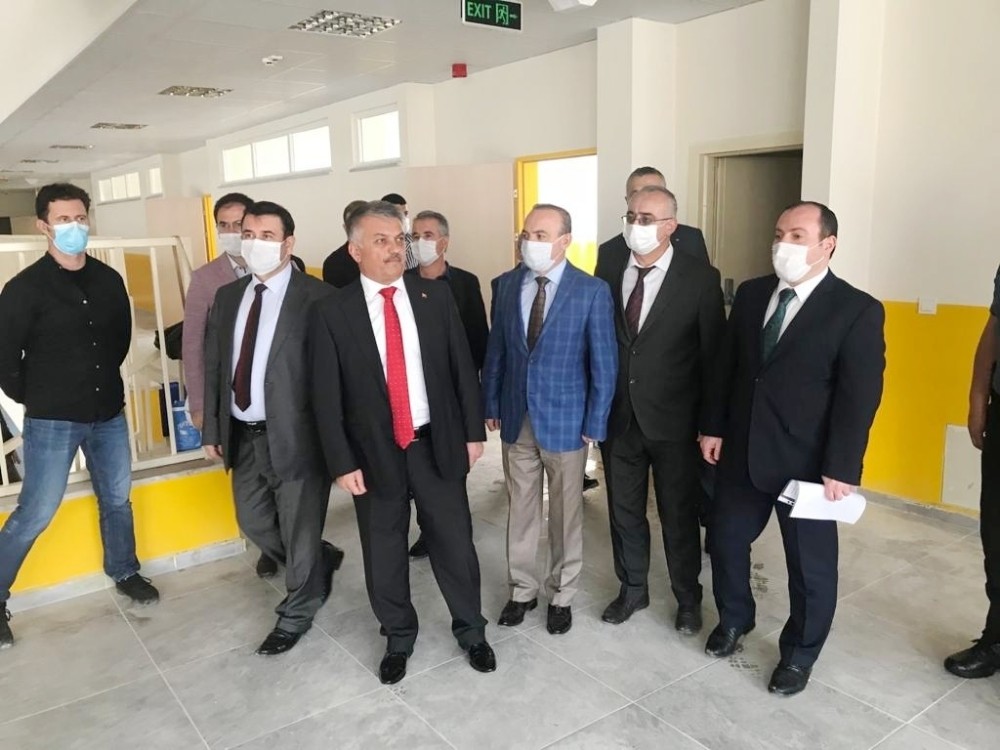 Vali Yazıcı Burhaniye’de okul inşaatlarını inceledi 