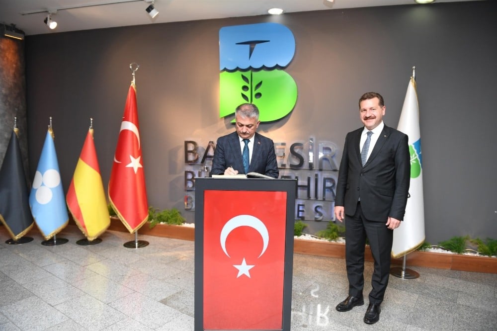 Vali Yazıcı, Büyükşehir ile helalleşti 