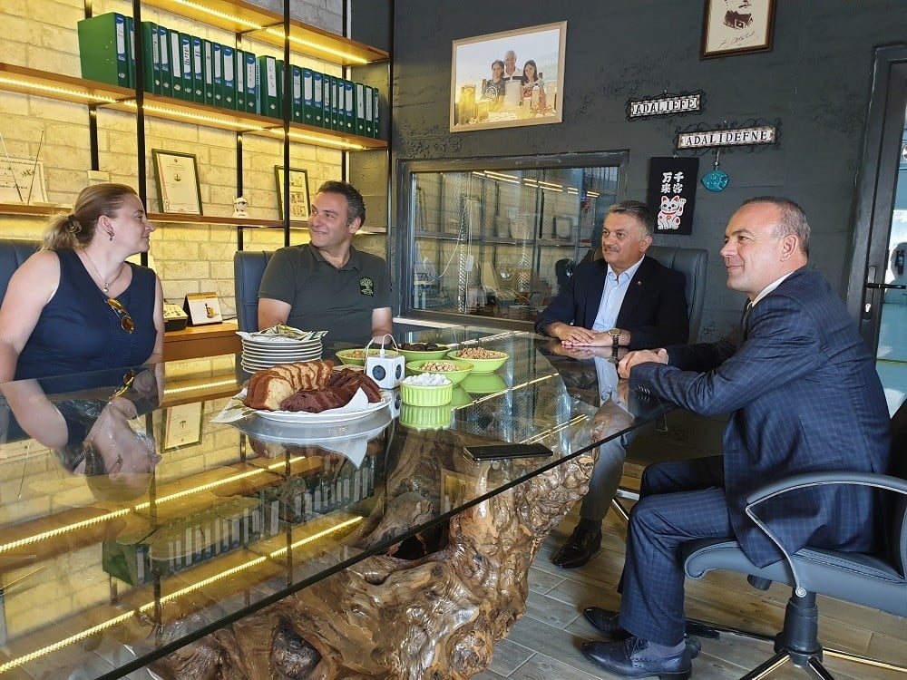Vali Yazıcı zeytinyağı fabrikasında incelemelerde bulundu 