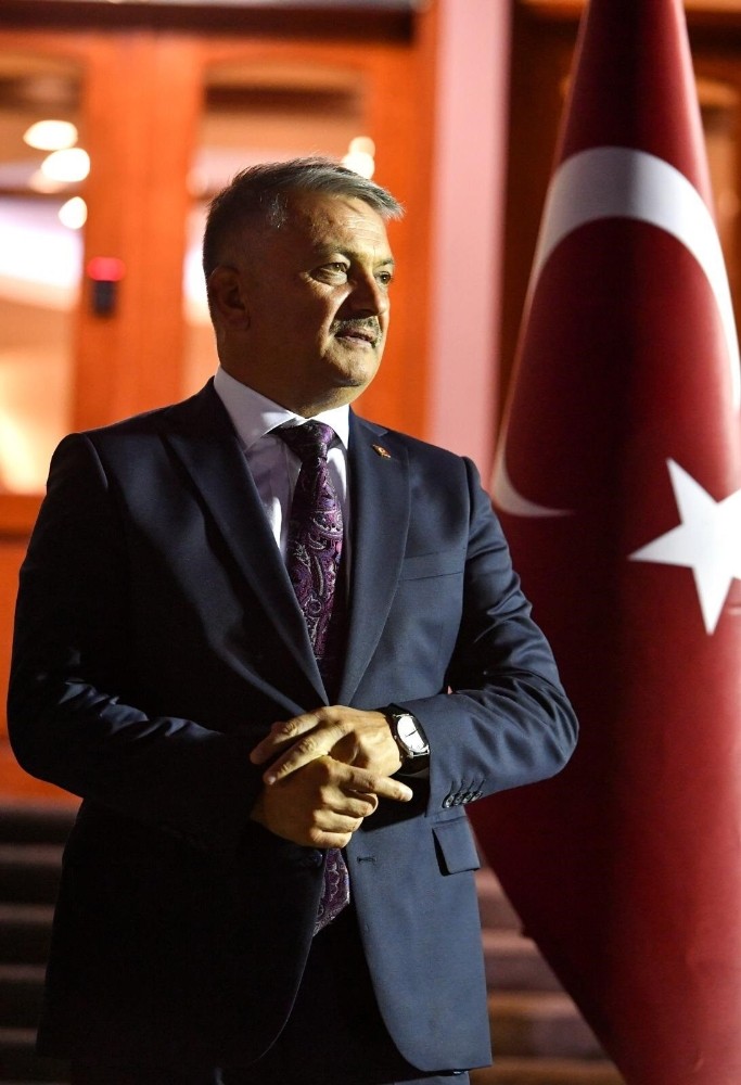 Vali Yazıcı’dan Çalışan Gazeteciler günü mesajı 