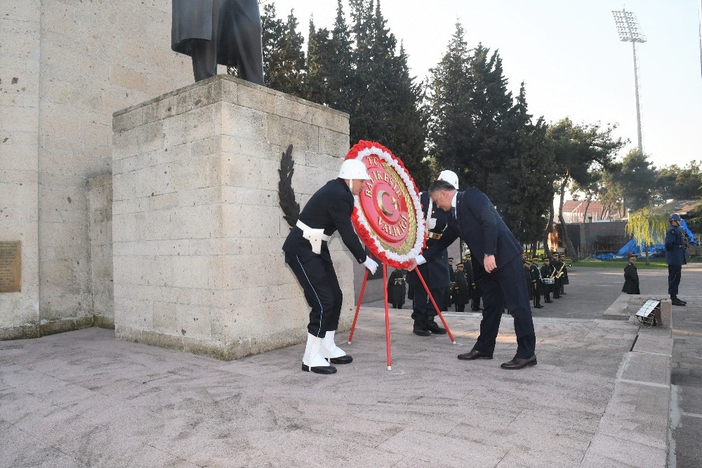 Vali Yazıcı’dan Çanakkale şehitleri için çelenk 