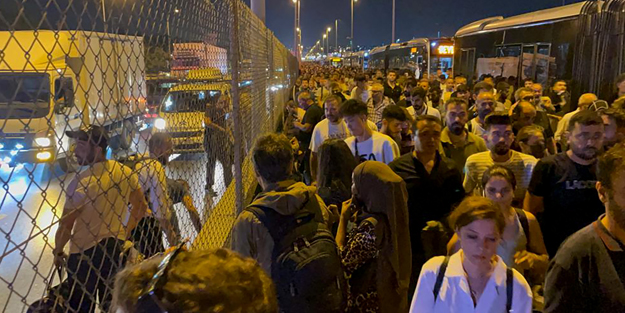Vali Yerlikaya'dan metrobüs kazasına ilişkin ilk açıklama