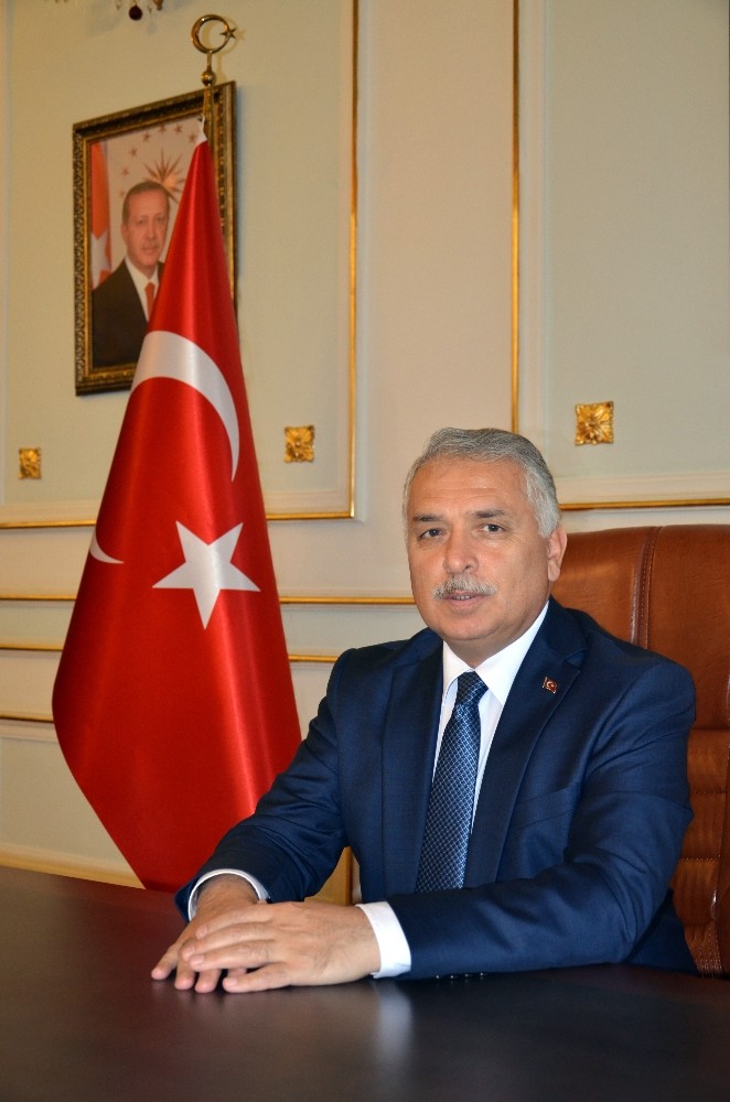 Vali Yıldırım’dan bayram uyarısı: “Bu bayramı eski bayramlar gibi kutlarsak virüsün yayılma hızı tırmanabilir” 