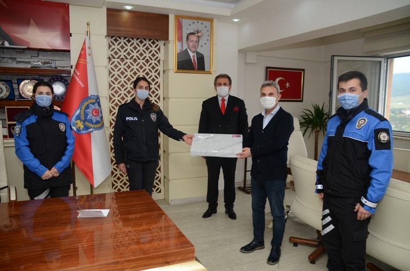Validen kamu görevlilerine tatlı ve mektuplu teşekkür 