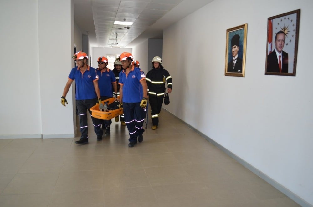 Valilik binasında deprem tatbikatı 