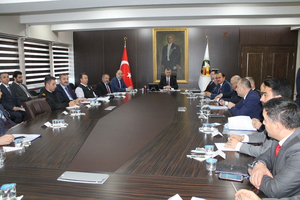 Valilikte uyuşturucu ile mücadele toplantısı 
