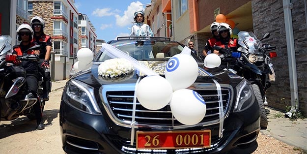 Valinin makam aracı sünnet arabası oldu