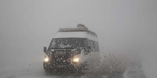 Van'ın Bahçesaray ilçesi, Ekim ayında beyaza büründü