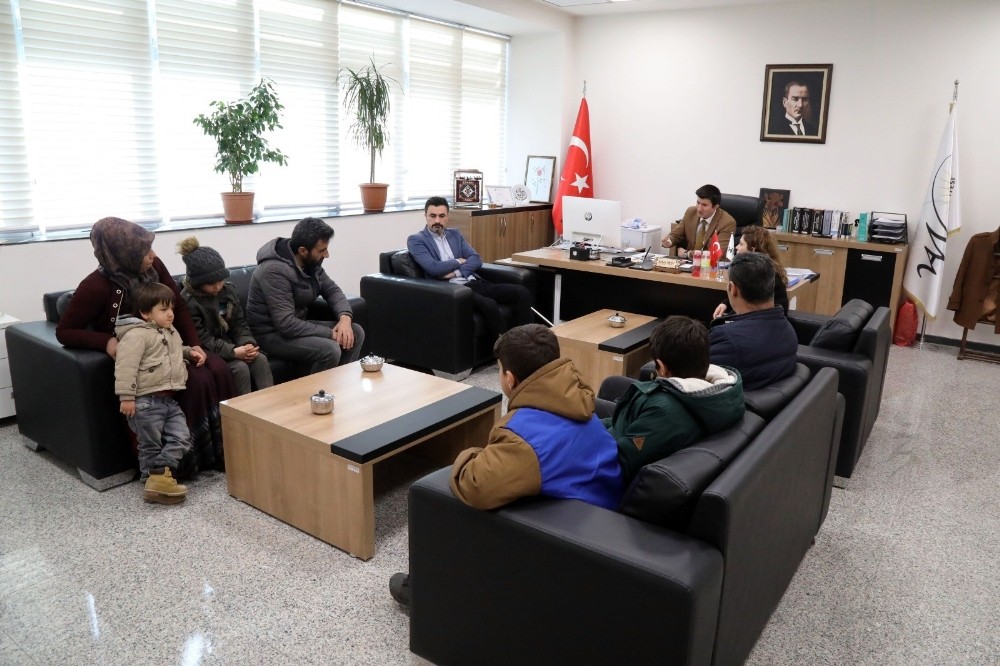 Van Büyükşehir Belediyesi Ahi ailesine yardımda bulundu 
