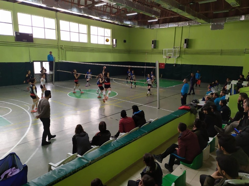 Van büyükşehir belediyesi kadın voleybol takımı 2. sıraya yerleşti 