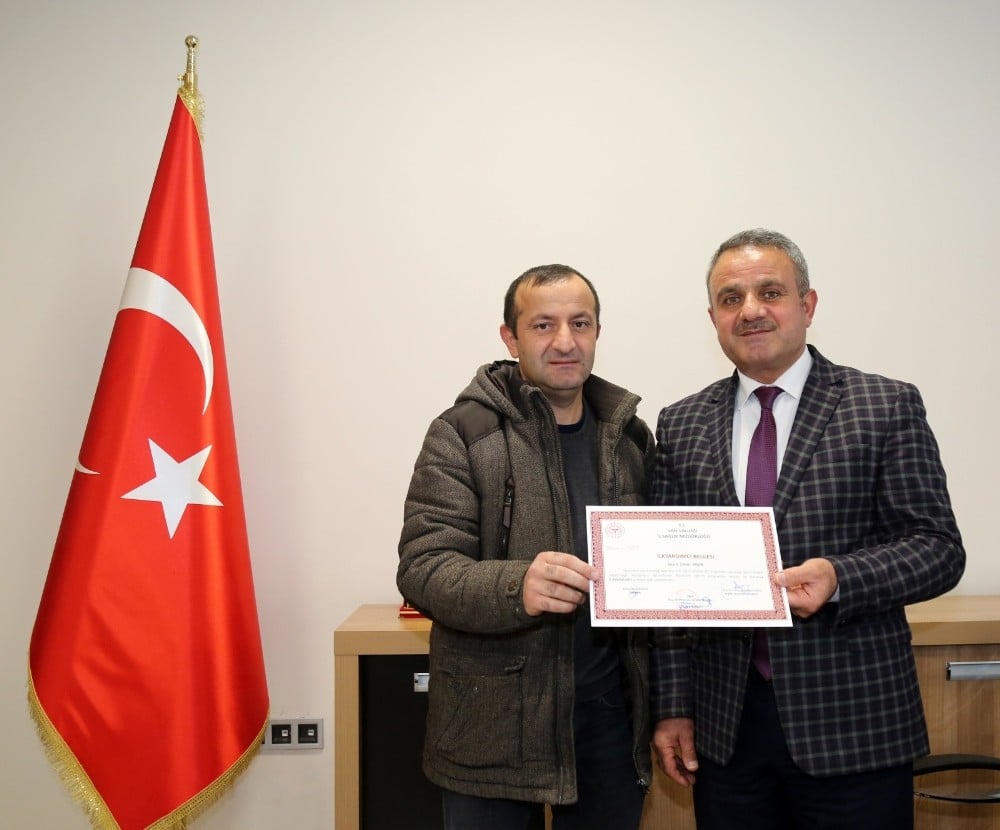 Van Büyükşehir Belediyesi personelleri ilk yardım belgesi aldı 
