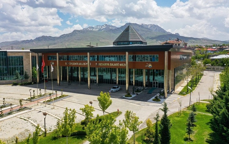 Van Büyükşehir Belediyesi'nde 223 kişinin işine son verildi