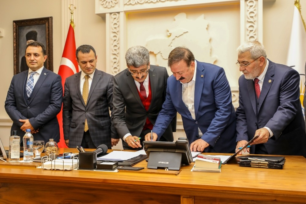 Van Büyükşehir Belediyesinde ‘Sosyal Denge Tazminatı’ imzalandı 