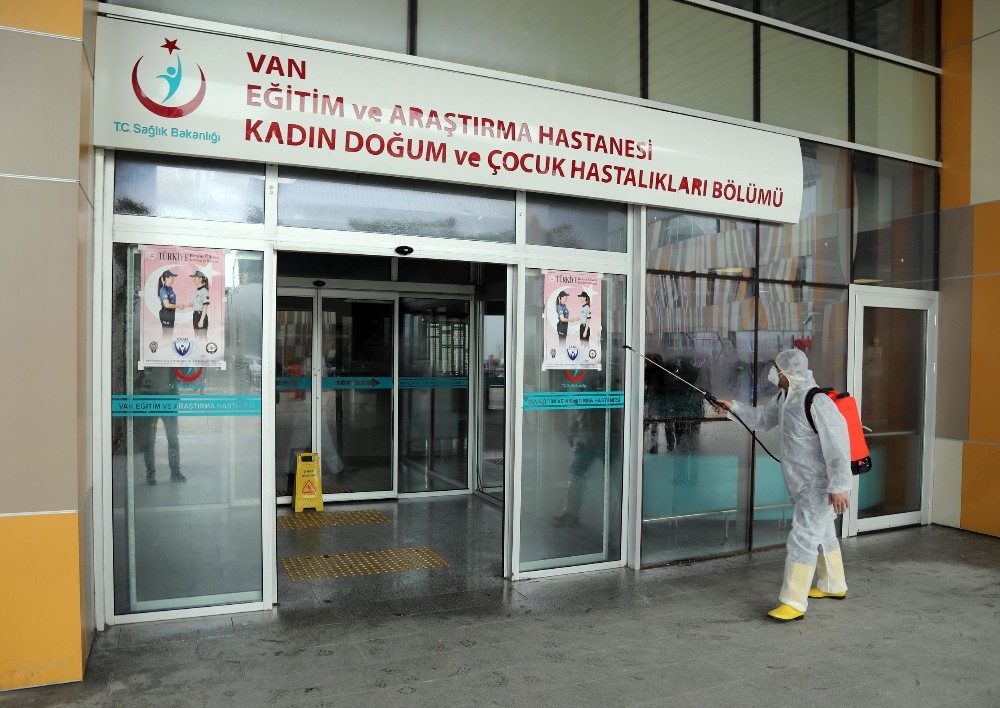 Van Büyükşehir Belediyesinden dezenfekte çalışması 