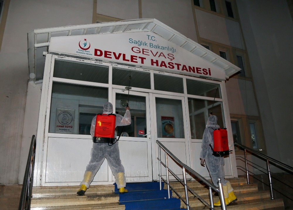 Van Büyükşehir Belediyesinden dezenfekte çalışması 