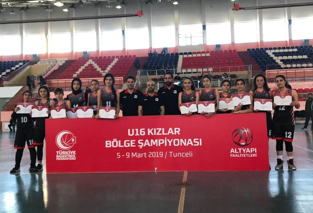Van Büyükşehir Belediyespor Bayan Basketbol Takımı bölge şampiyonu oldu 