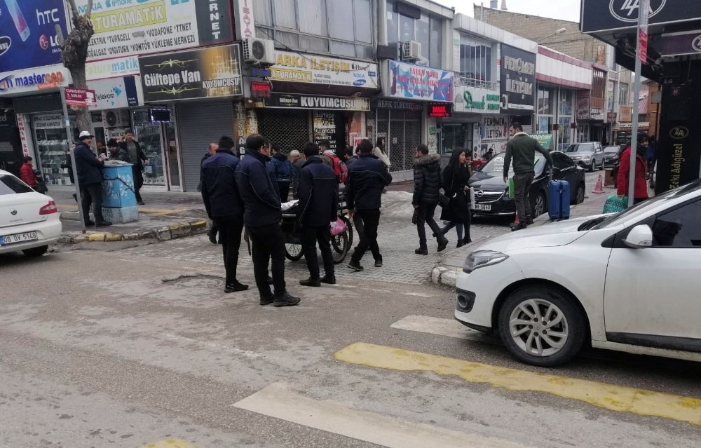 Van büyükşehir zabıtası ‘maske’ fırsatçılarına göz açtırmıyor 