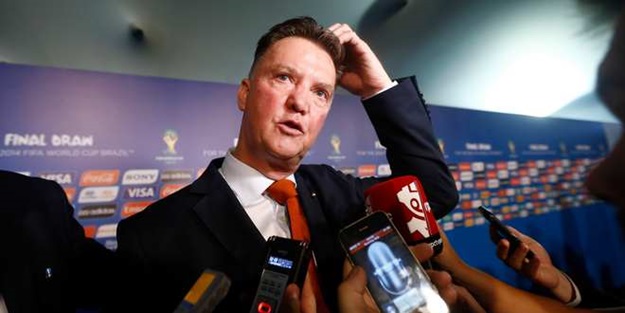 Van Gaal, sinirini basından çıkardı
