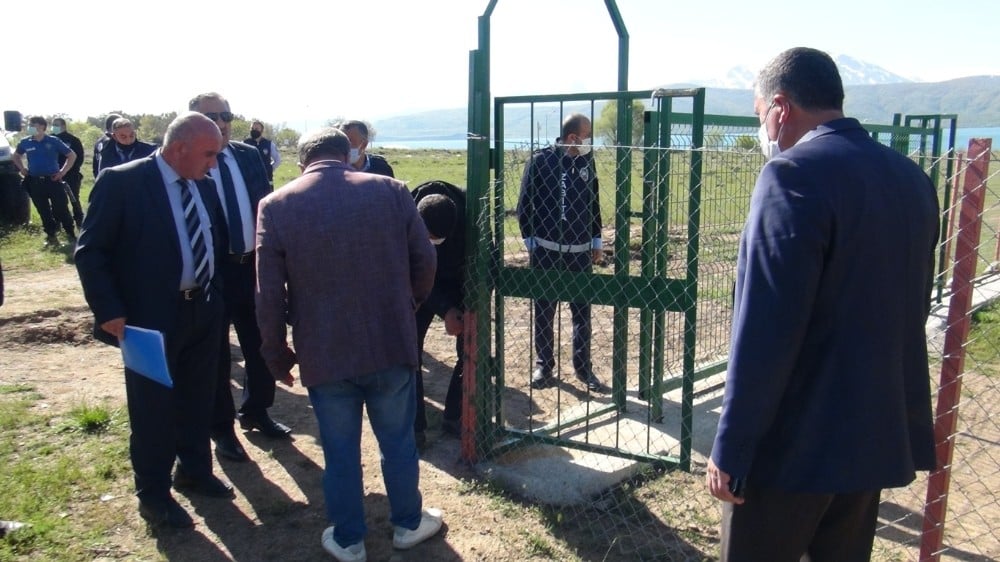 Van Gölü sahilindeki kaçak yapılar yıktırıldı 