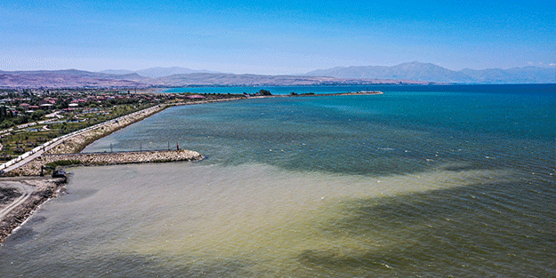 Van Gölü’nden 1 milyon 110 bin metreküp dip çamuru çıkarıldı