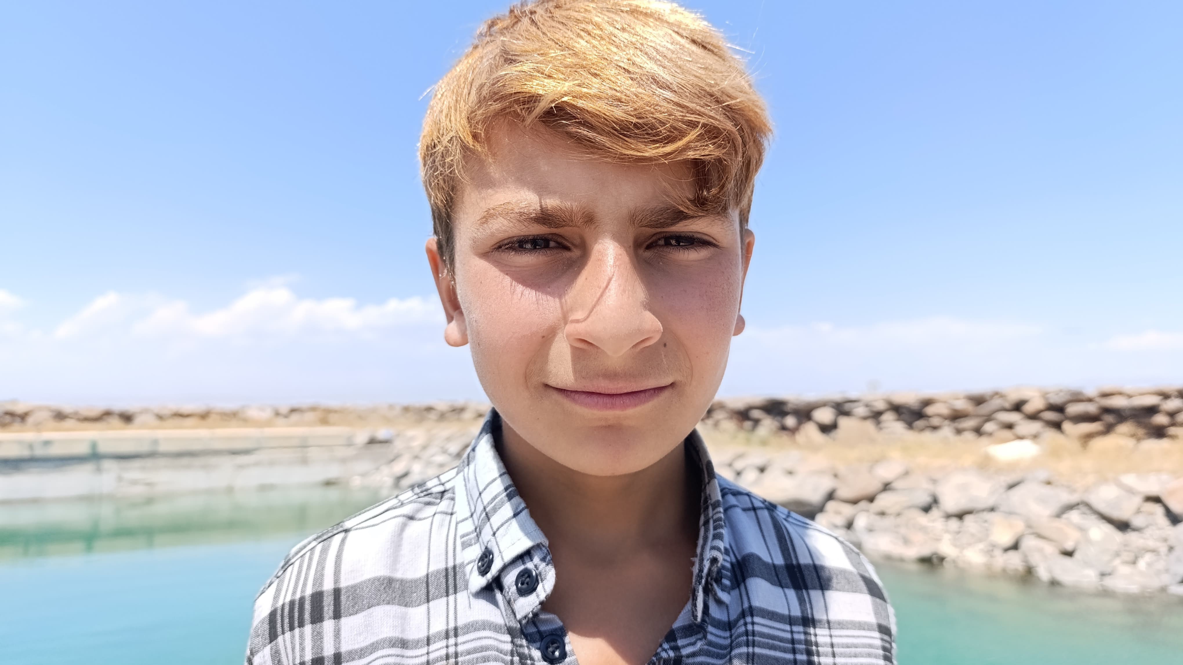 Van Gölü’ne giren çocukların saçları sarı oldu