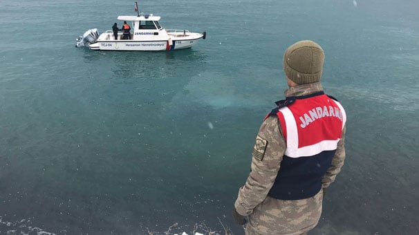 Van Gölü’ne uçan sürücünün imdadına Mehmetçik yetişti