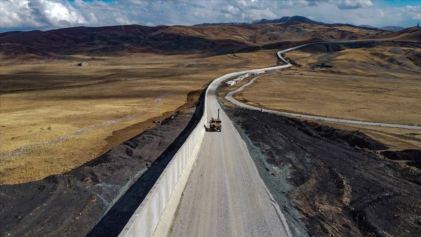 Van-İran sınırındaki 64 km’lik güvenlik duvarının 20 KM’lik kısmı tamamlandı
