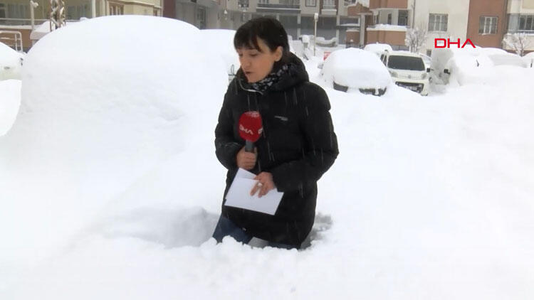 Van kara gömüldü! Arabalar kayboldu...
