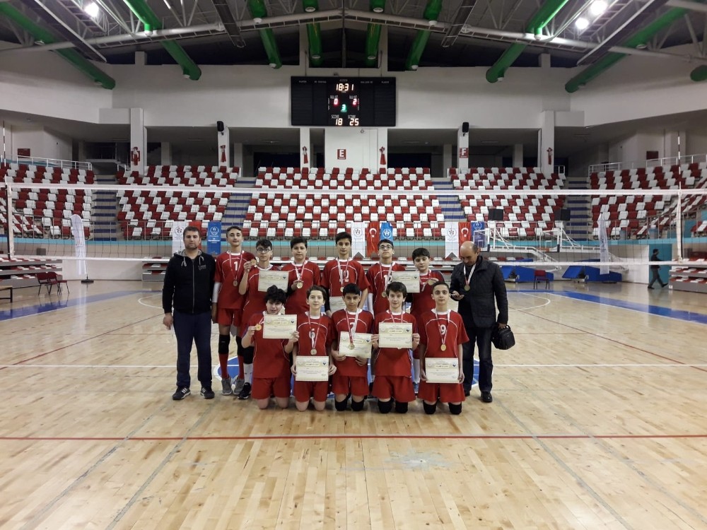 Van Özel Çınar Koleji Voleybol takımı, Türkiye finaline yükseldi 