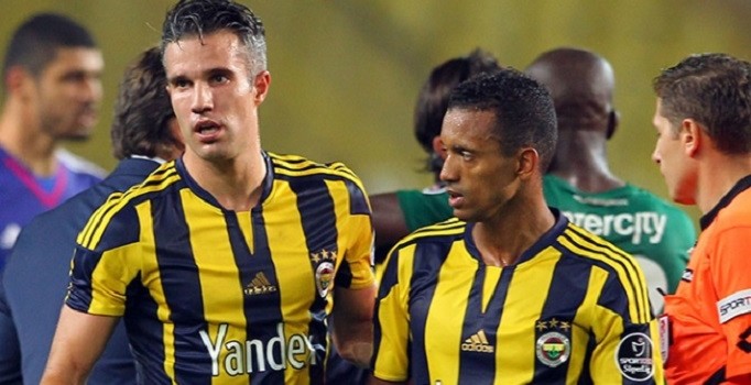 Van Persie Bilic'in yanına gidiyor