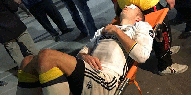 Van Persie dakikalarca kaldırımda bekletildi… İşte nedeni