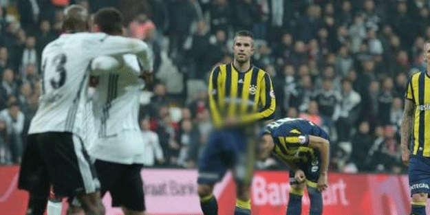 Van Persie'den Beşiktaş maçında ahlaksız hareket!