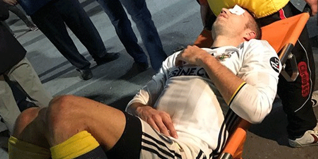 Van Persie'yi dakikalarca kaldırımda beklettiler