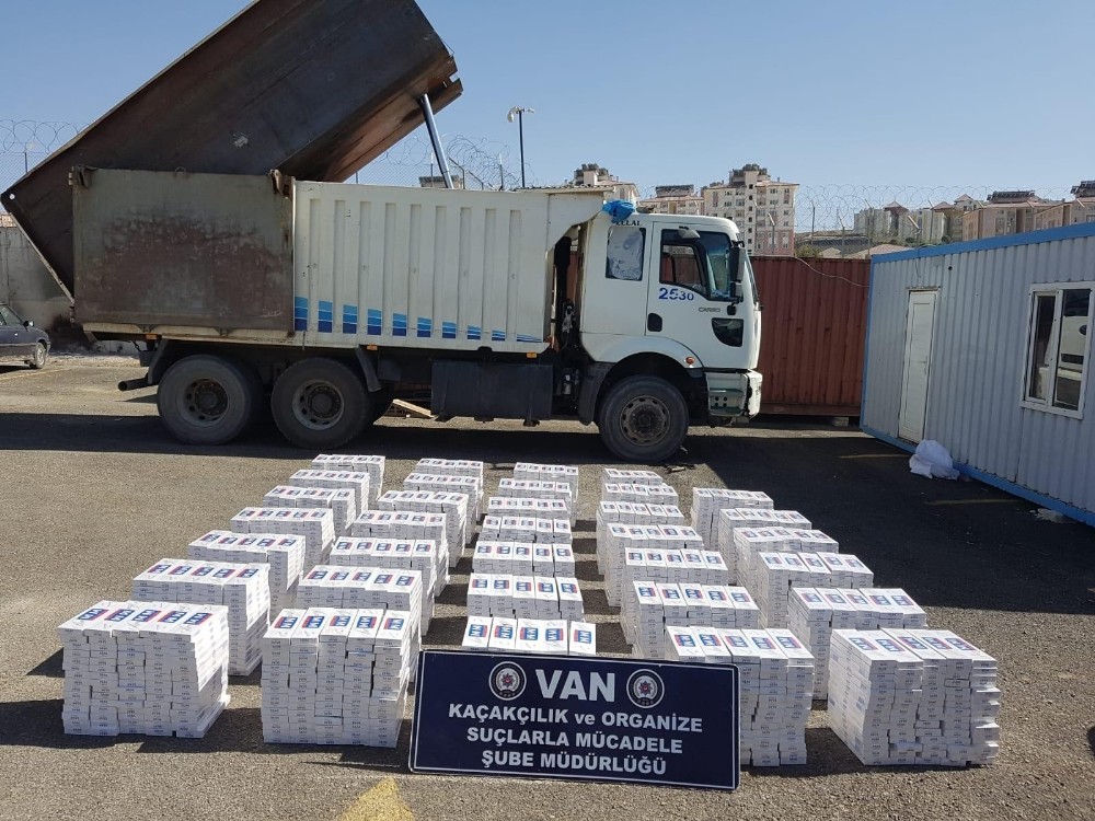 Van polisi 2019 yılında 1 milyon 297 bin paket kaçak sigara ele geçirdi 