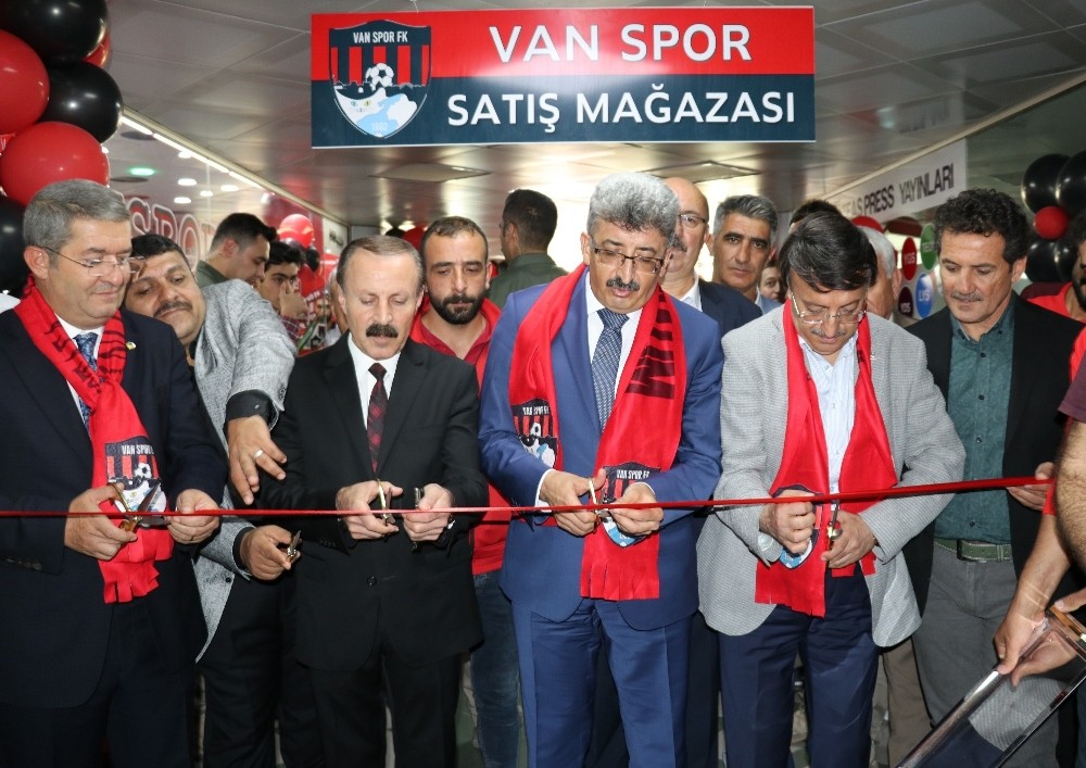 Van Spor Store Mağazası açıldı 