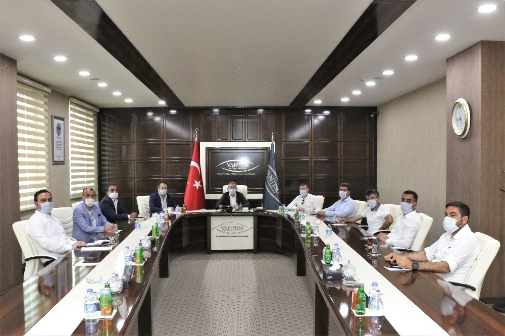 Van TSO Yönetim Kurulu Başkanı Takva: “İthalatı yapılan 5 bin 800 ton karpuz çürümeye terk edilmiş” 