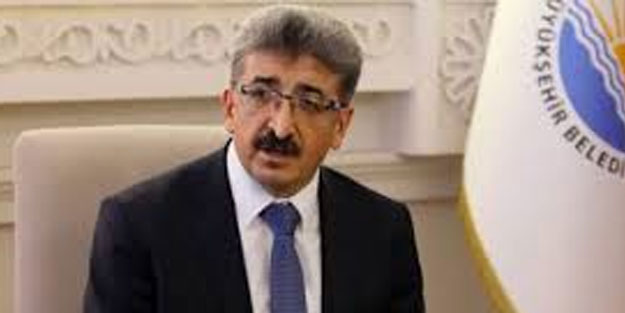 Van valisinden rahatlatan açıklama: ENKAZ ALTINDA KİMSE YOK