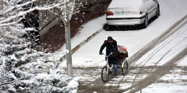 Van ve Bitlis'te 345 yerleşim yeri ulaşıma kapandı