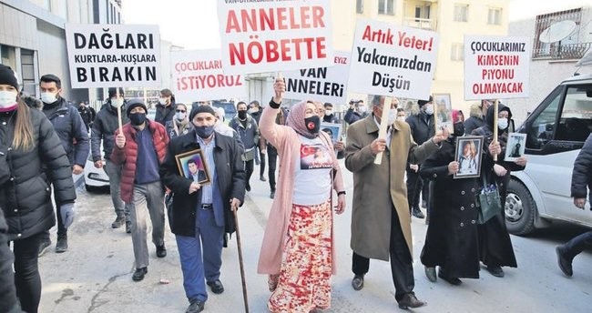 Van ve Hakkari anneleri de nöbette