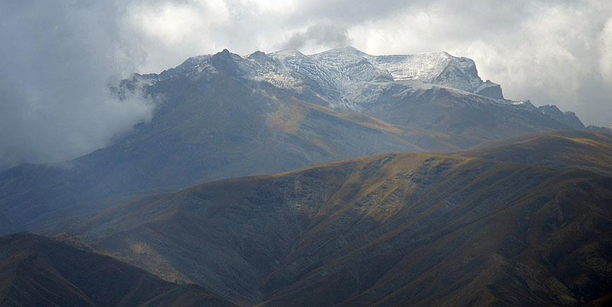 Hakkari ve Van'ın dağları beyaza büründü