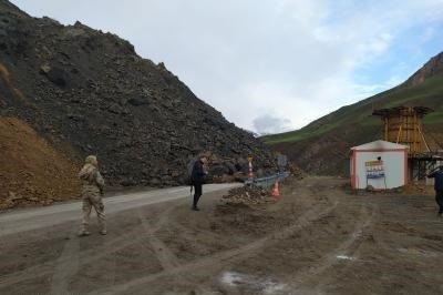 Van-Yüksekova karayolunda heyelan 
